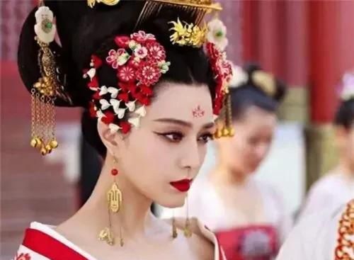 武则天传位于谁,武则天是中国历史上唯一的一位女皇帝,为什么不把皇位传给后代?图4