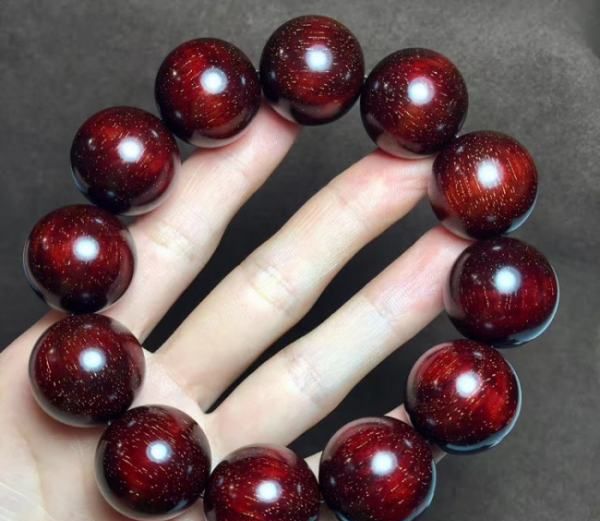 小叶紫檀如何盘玩,小叶紫檀怎么盘玩和保养图3