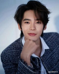 ​知名男星于适穿辱华品牌，上热搜营销爱国被骂，被指又当又立