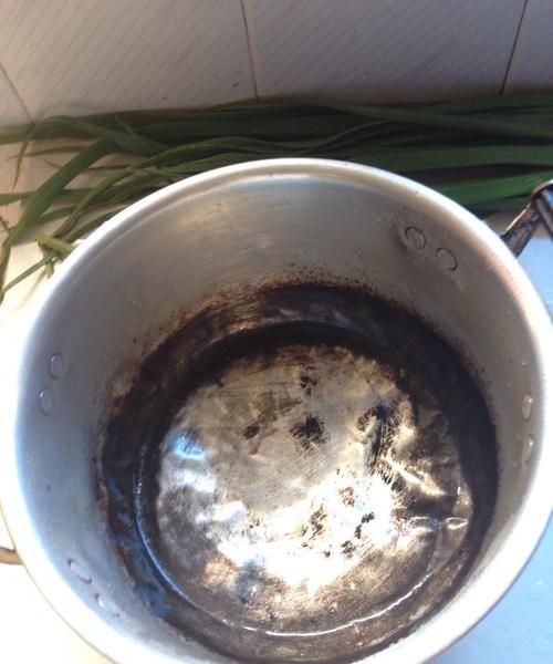 烧干锅后可以直接加入冷水吗