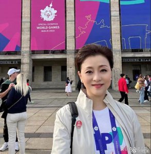 ​杨澜结婚 28 年发文向丈夫示爱，吴征又胖了，衣服都快穿不下