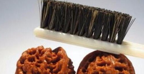 文玩核桃凹槽里面黑怎么去除,文玩核桃缝隙里的黑色怎么去除图6