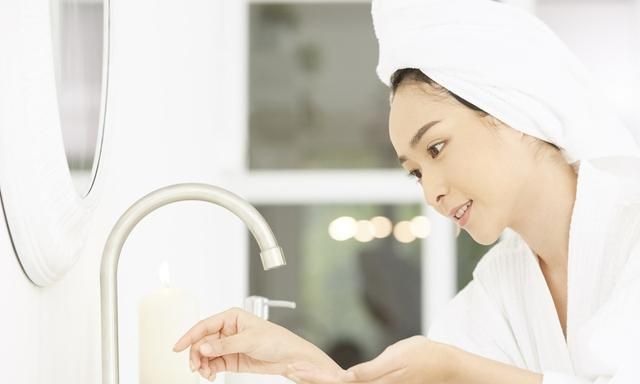 洗澡顺序,洗澡的正确方法和洗澡顺序?图1