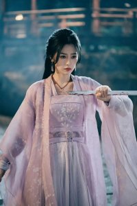 ​在横店走秀的虞书欣是现实版千颂伊吧！