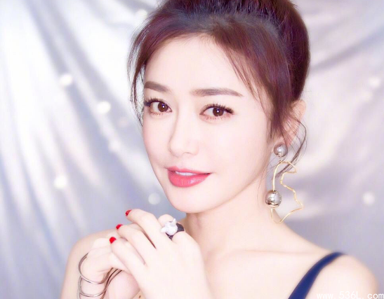 秦岚个人资料简介图片,秦岚身价多少亿?为什么说黄晓明配不上秦岚