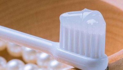 牙膏开了多久就不能用了,牙膏放了5年了还能用吗