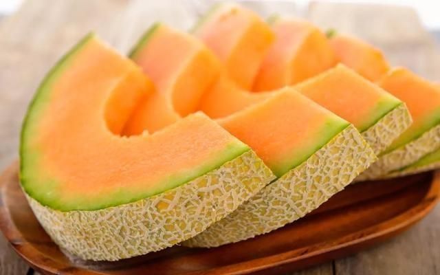 吃哈密瓜上火吗,为什么吃完哈密瓜嘴角和喉咙都会痛?而医生都说不会上火?图4