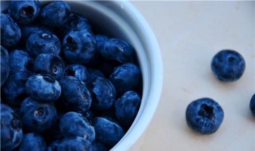 吃哈密瓜上火吗,为什么吃完哈密瓜嘴角和喉咙都会痛?而医生都说不会上火?图3