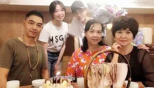 罗云熙八卦为什么这么帅:全家照曝光揭开真相及资料