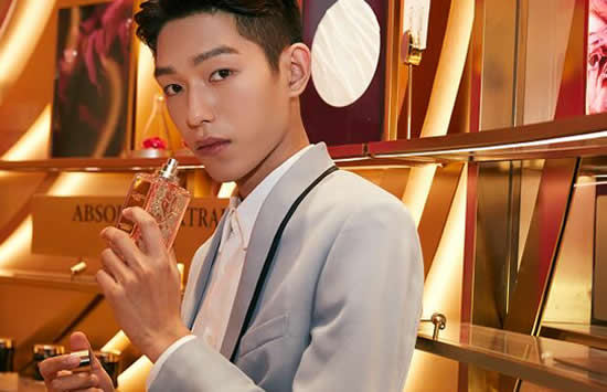 王锵个人资料简介及图片写真介绍