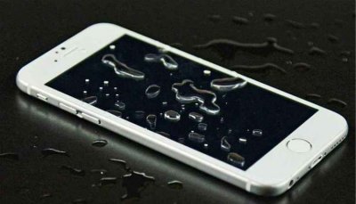 手机进水了放大米里管用,手机进水了放大米里管用吗摄像头有水珠