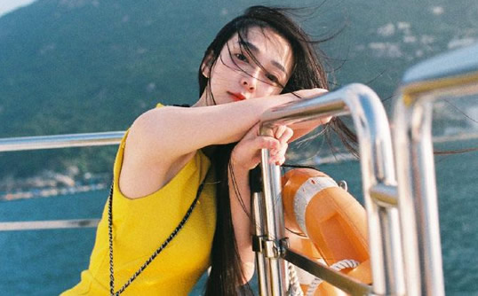 邱诗媛个人资料多大了 邱诗媛多种风格时尚写真