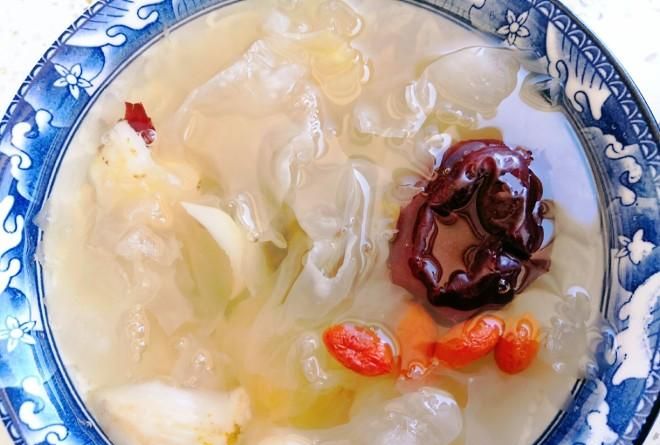 银耳百合的功效