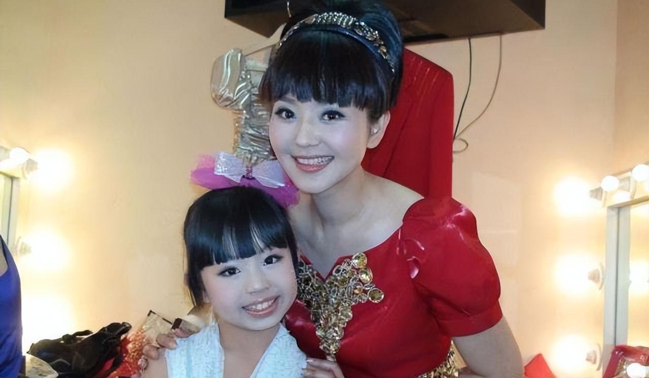 方琼简介个人资料(方琼:嫁大8岁副台长,闪婚后为丈夫生儿子,如今活成人生赢家)