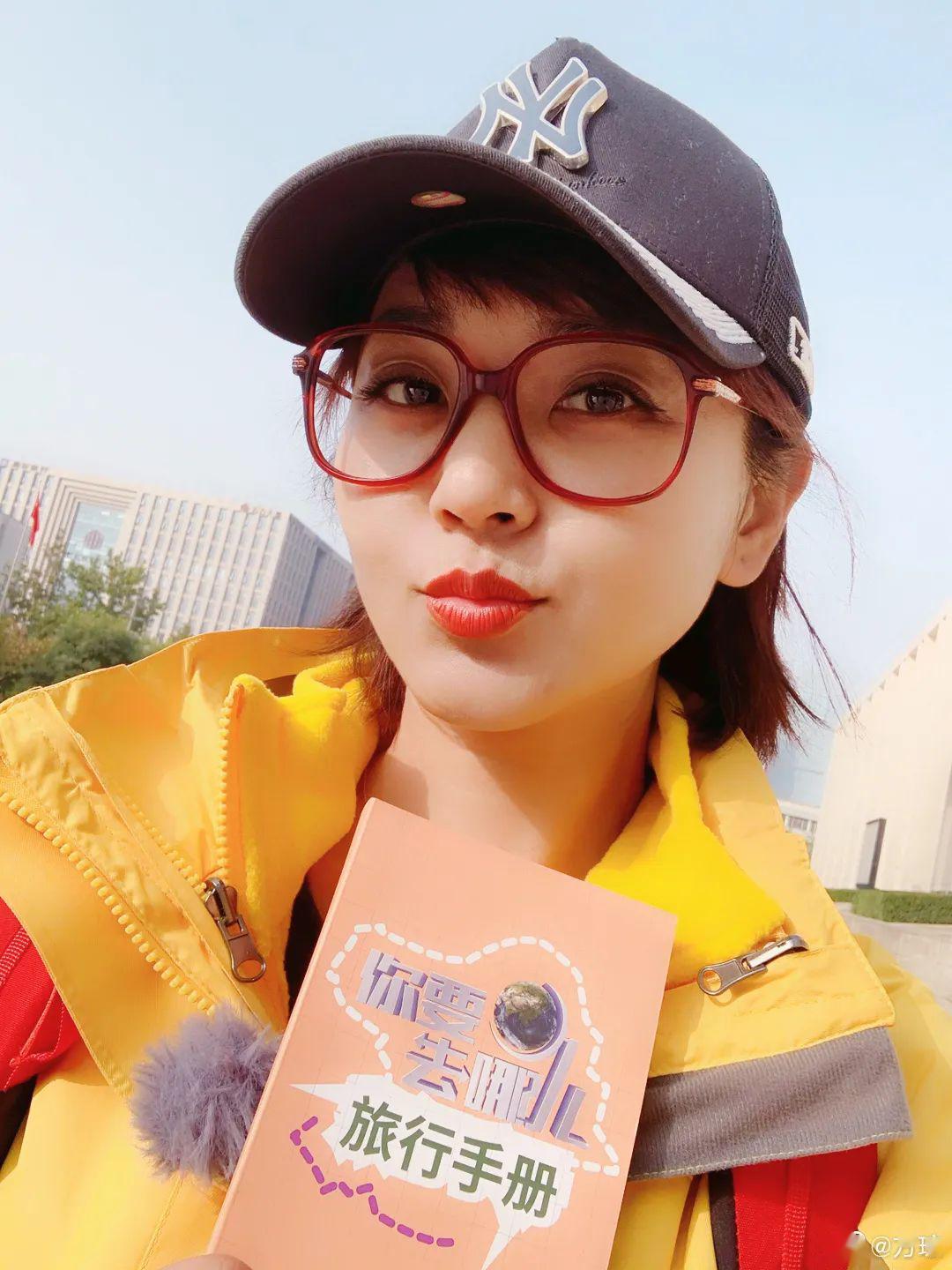 方琼简介个人资料(方琼:嫁大8岁副台长,闪婚后为丈夫生儿子,如今活成人生赢家)