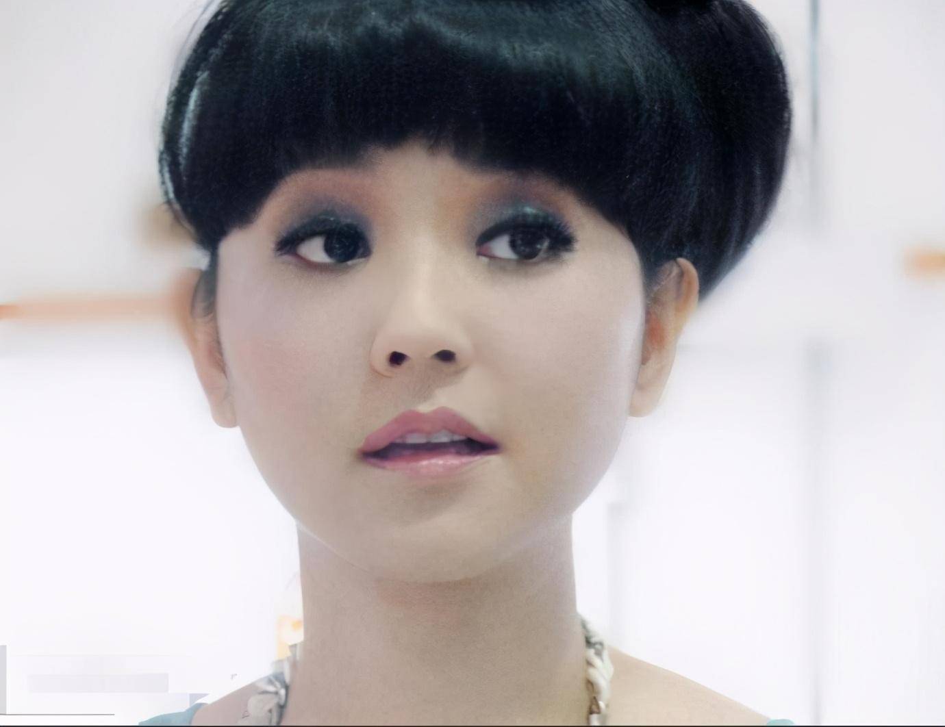 方琼简介个人资料(方琼:嫁大8岁副台长,闪婚后为丈夫生儿子,如今活成人生赢家)