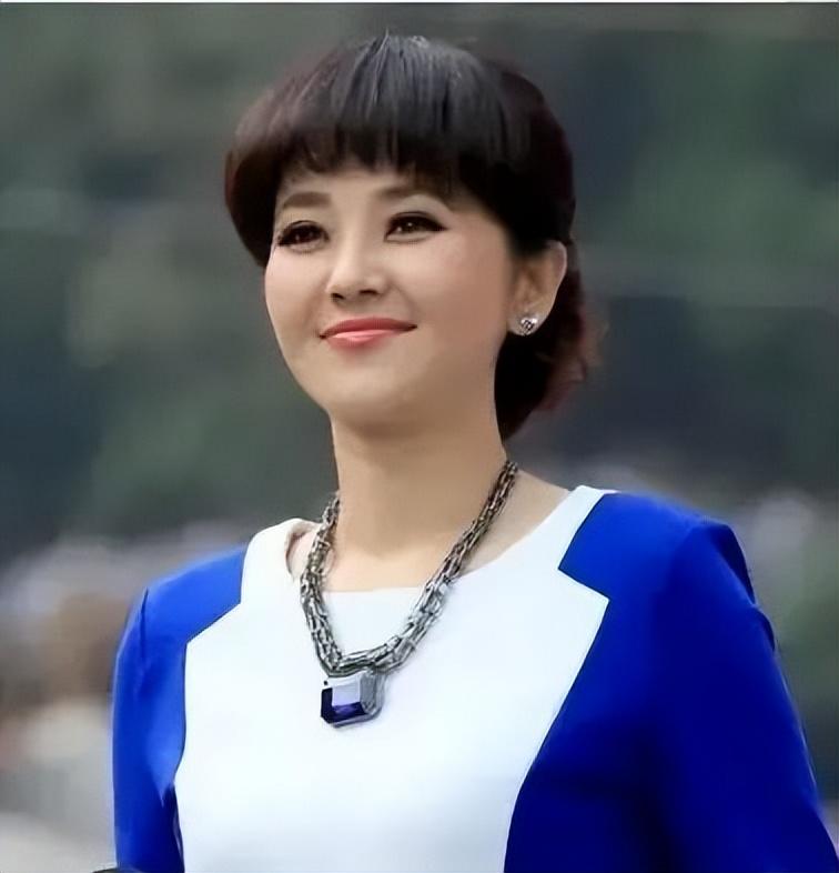 方琼简介个人资料(方琼:嫁大8岁副台长,闪婚后为丈夫生儿子,如今活成人生赢家)