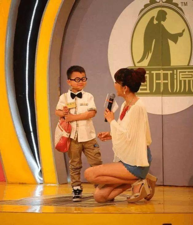 方琼简介个人资料(方琼:嫁大8岁副台长,闪婚后为丈夫生儿子,如今活成人生赢家)