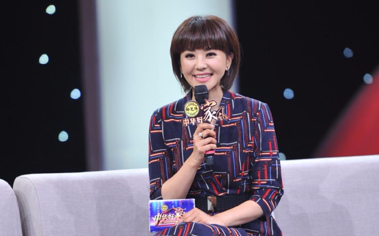 方琼简介个人资料(方琼:嫁大8岁副台长,闪婚后为丈夫生儿子,如今活成人生赢家)