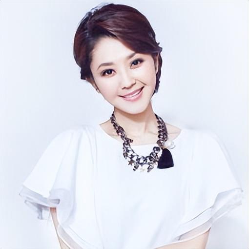 方琼简介个人资料(方琼:嫁大8岁副台长,闪婚后为丈夫生儿子,如今活成人生赢家)