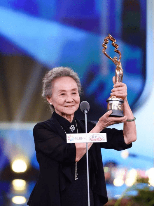 给2022年“演技最好”的10位女演员排名,殷桃第二,万茜第十