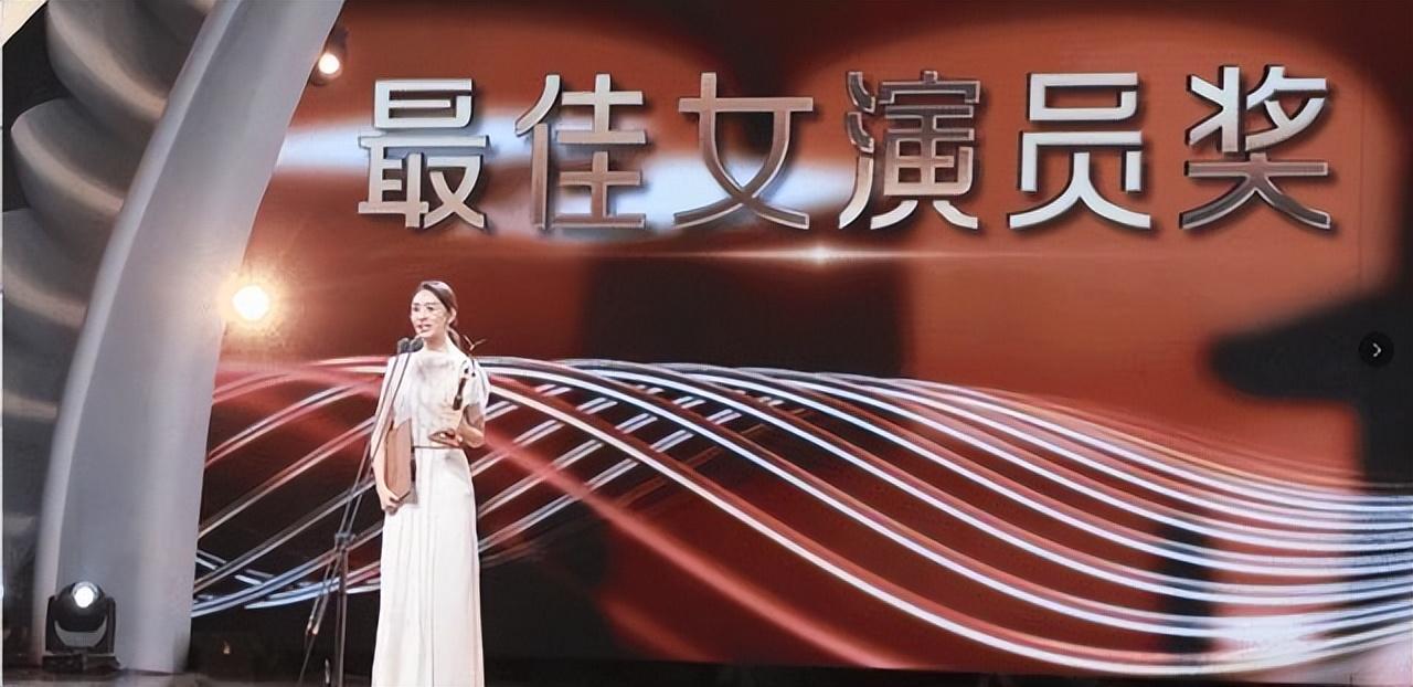 童瑶个人资料简介及家世(挨打只会变得更强,18年后的童谣,已是张国立儿子高攀不起的人)