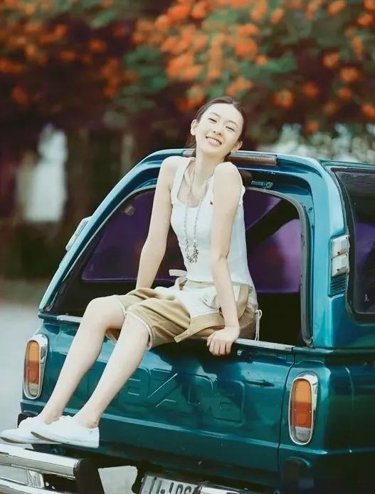 童瑶个人资料简介及家世(挨打只会变得更强,18年后的童谣,已是张国立儿子高攀不起的人)