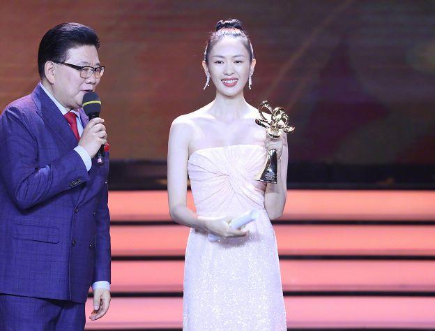 童瑶个人资料简介及家世(挨打只会变得更强,18年后的童谣,已是张国立儿子高攀不起的人)