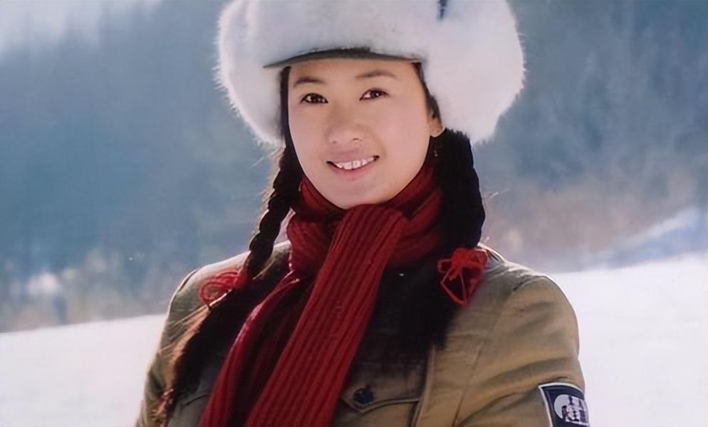 童瑶个人资料简介及家世(挨打只会变得更强,18年后的童谣,已是张国立儿子高攀不起的人)