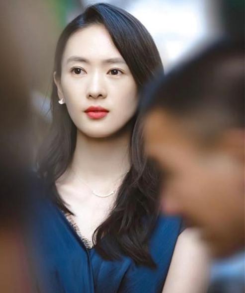 童瑶个人资料简介及家世(挨打只会变得更强,18年后的童谣,已是张国立儿子高攀不起的人)