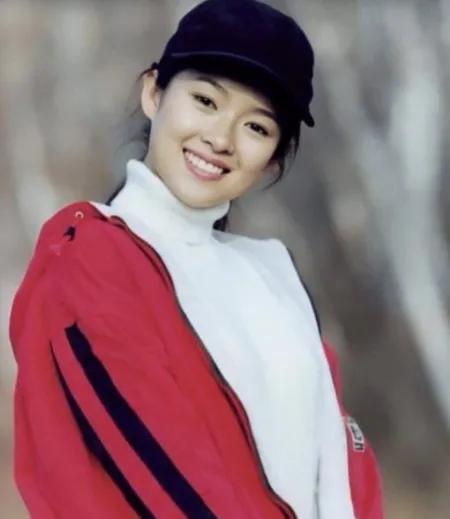 童瑶个人资料简介及家世(挨打只会变得更强,18年后的童谣,已是张国立儿子高攀不起的人)