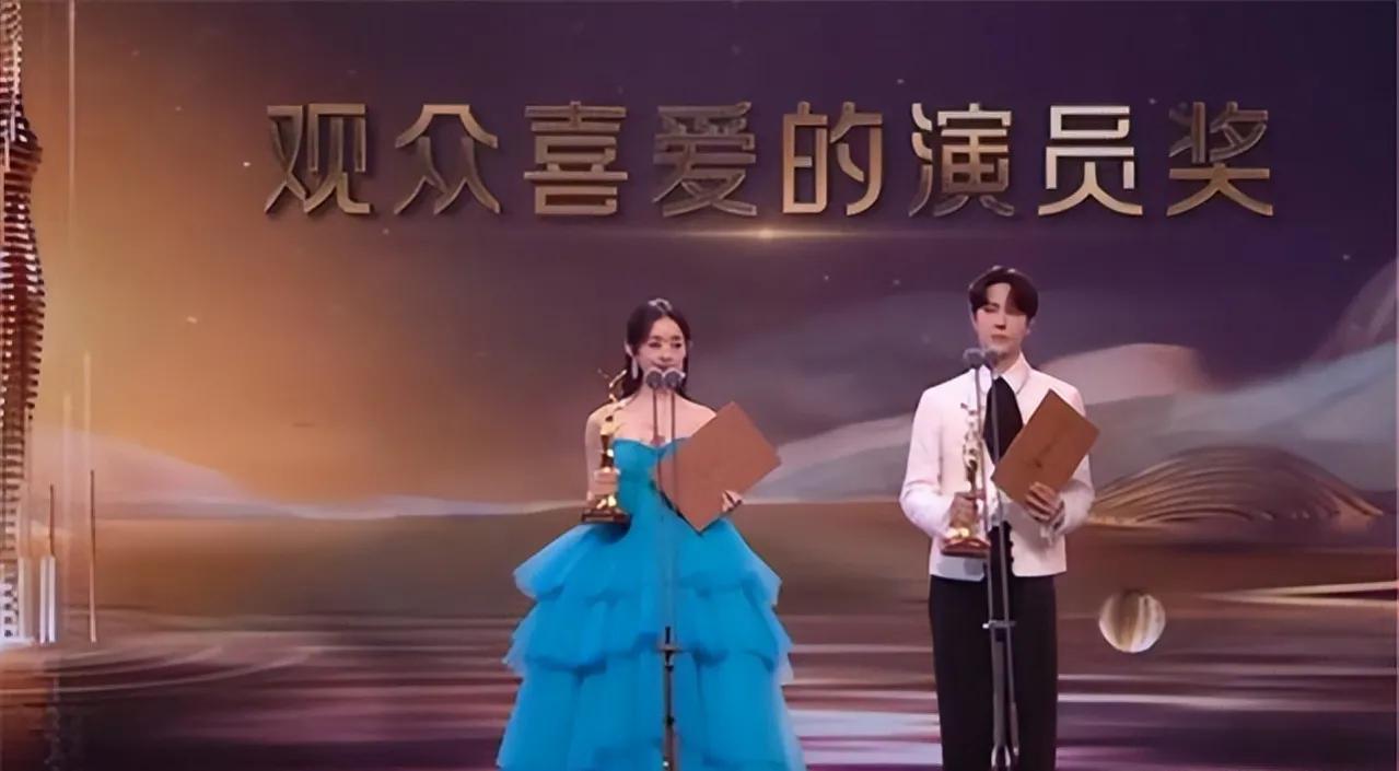 童瑶个人资料简介及家世(挨打只会变得更强,18年后的童谣,已是张国立儿子高攀不起的人)