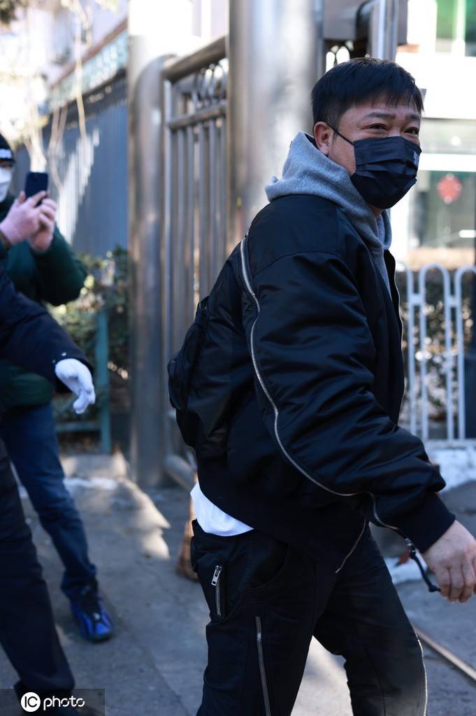 8岁成国家一级演员,35岁辞副处级职务,38岁上春晚,贾冰太绝了"