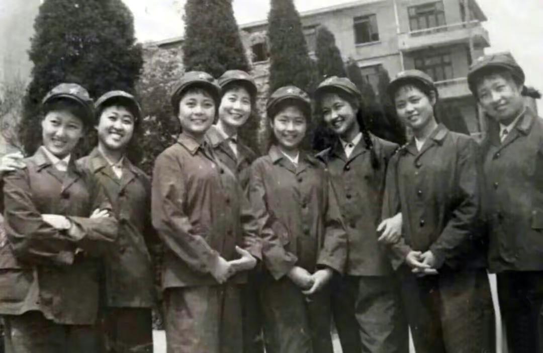 刘晓庆简历个人资料作品（刘晓庆：一生中有过7个男人，4段婚姻中没生过孩子，60岁再当新娘）