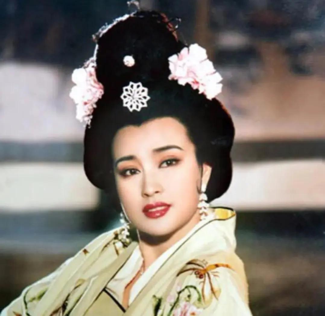 刘晓庆简历个人资料作品（刘晓庆：一生中有过7个男人，4段婚姻中没生过孩子，60岁再当新娘）