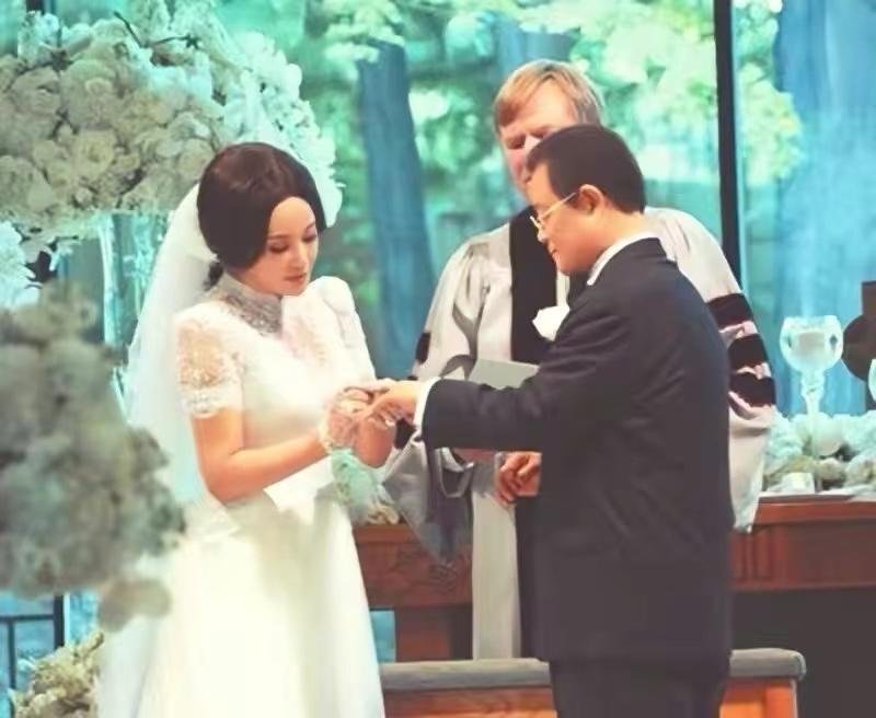 刘晓庆简历个人资料作品（刘晓庆：一生中有过7个男人，4段婚姻中没生过孩子，60岁再当新娘）