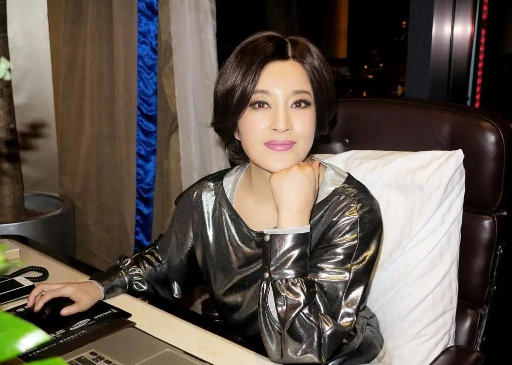 刘晓庆简历个人资料作品（刘晓庆：一生中有过7个男人，4段婚姻中没生过孩子，60岁再当新娘）