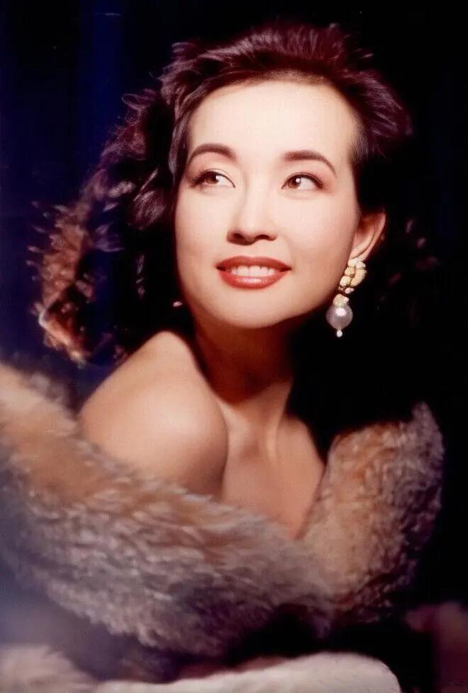 刘晓庆简历个人资料作品（刘晓庆：一生中有过7个男人，4段婚姻中没生过孩子，60岁再当新娘）