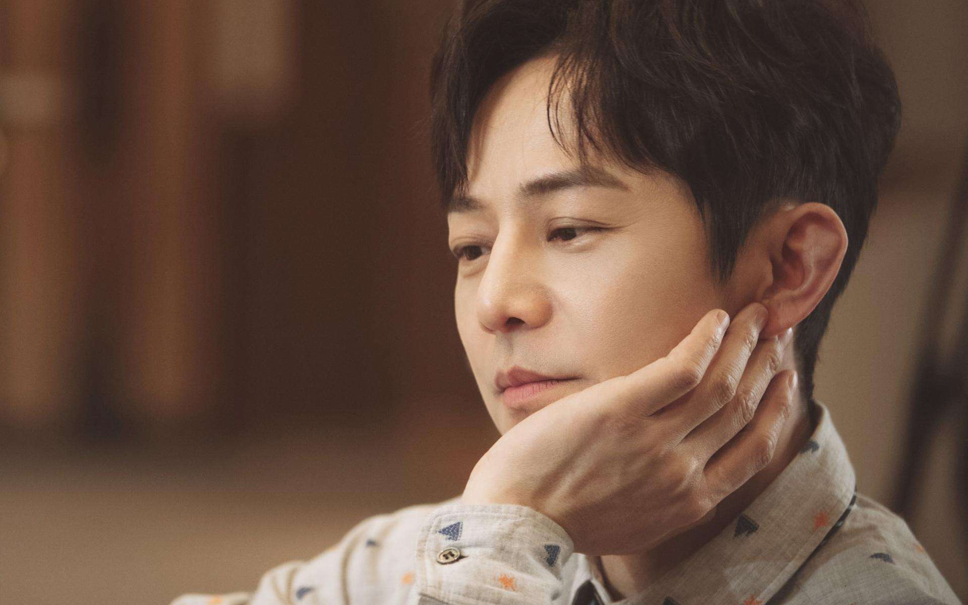 “老好人”何炅的陨落史，曾是内娱最强人脉，如今却饱尝人情冷暖