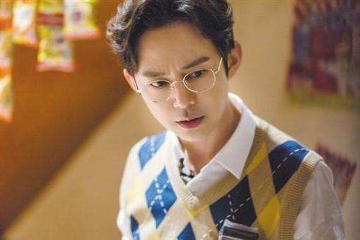 “老好人”何炅的陨落史，曾是内娱最强人脉，如今却饱尝人情冷暖