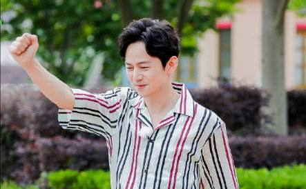 “老好人”何炅的陨落史，曾是内娱最强人脉，如今却饱尝人情冷暖