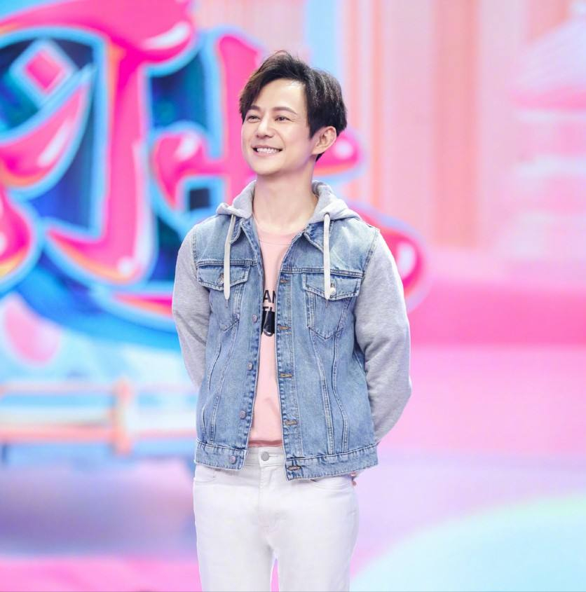 “老好人”何炅的陨落史，曾是内娱最强人脉，如今却饱尝人情冷暖