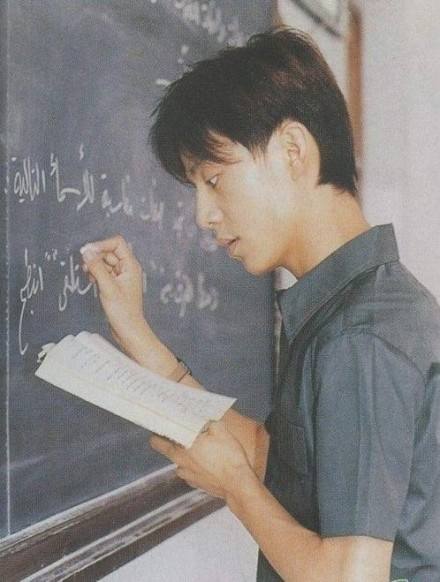 “老好人”何炅的陨落史，曾是内娱最强人脉，如今却饱尝人情冷暖