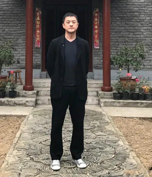 李亚鹏个人资料简介（李亚鹏离开王菲是明智的，靠自己赚钱才有底气，与海哈金喜很幸福）