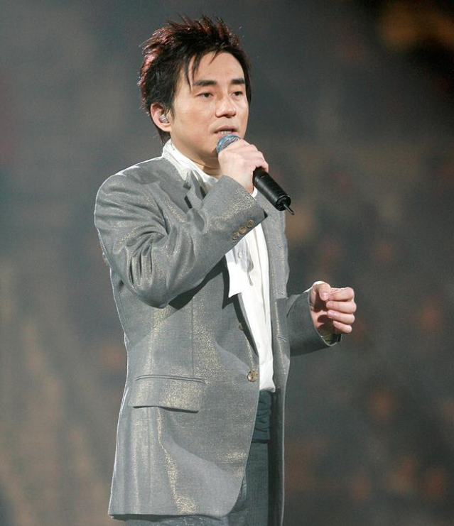 幸福来得有点晚！和郑裕玲纠缠半生的吕方，如今娶女富豪老年得女