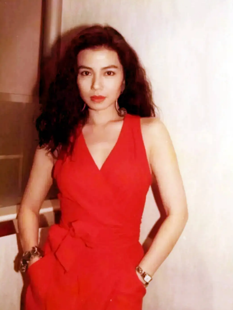 幸福来得有点晚！和郑裕玲纠缠半生的吕方，如今娶女富豪老年得女