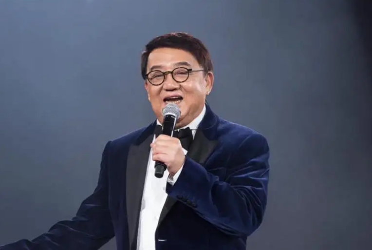 幸福来得有点晚！和郑裕玲纠缠半生的吕方，如今娶女富豪老年得女