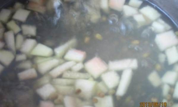 西瓜皮汤怎么做好喝,西瓜皮绿豆汤的做法窍门图7