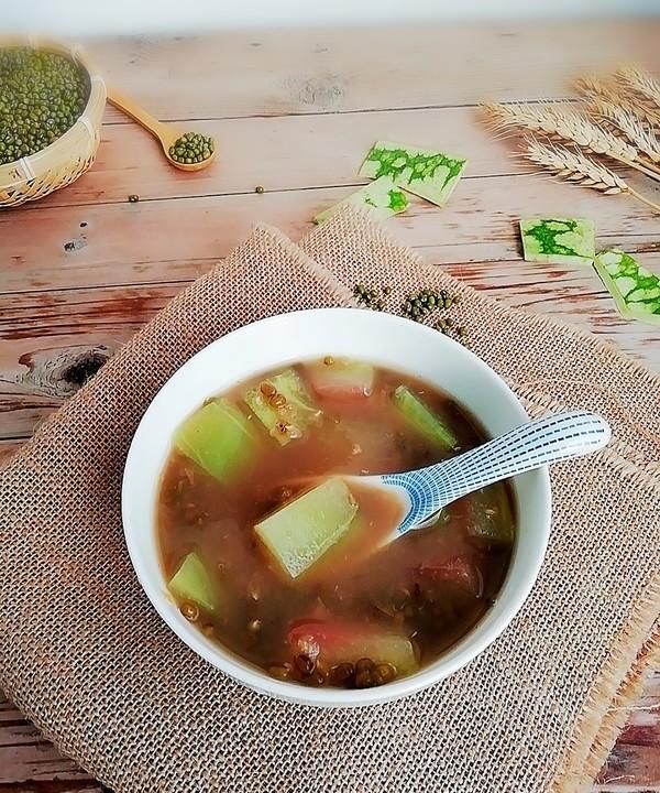 西瓜皮煮汤怎么做好吃视频