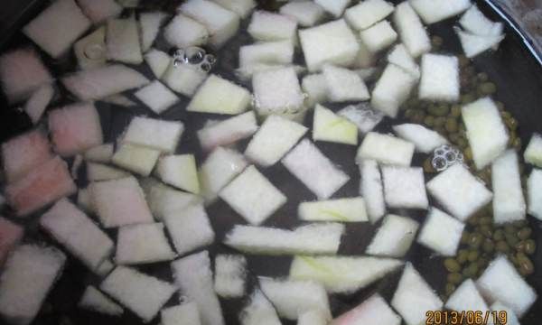 西瓜皮汤怎么做好喝,西瓜皮绿豆汤的做法窍门图6